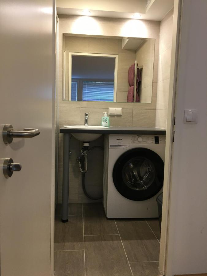 Apartamento Cosy Flat In The Quiet Area With Own Garden, Free Parking And Direct Public Transport Link To The Centre Viena Exterior foto