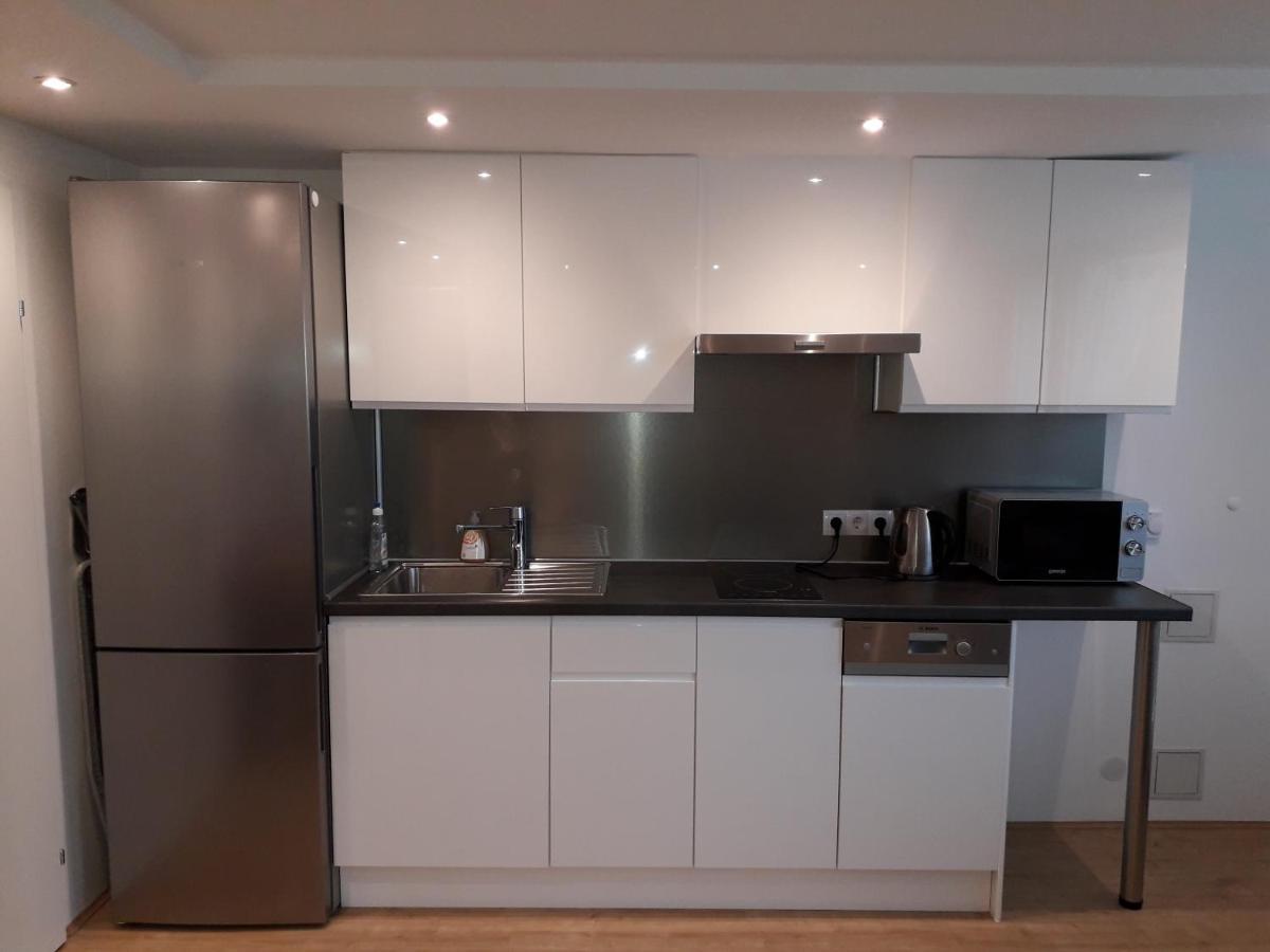Apartamento Cosy Flat In The Quiet Area With Own Garden, Free Parking And Direct Public Transport Link To The Centre Viena Exterior foto