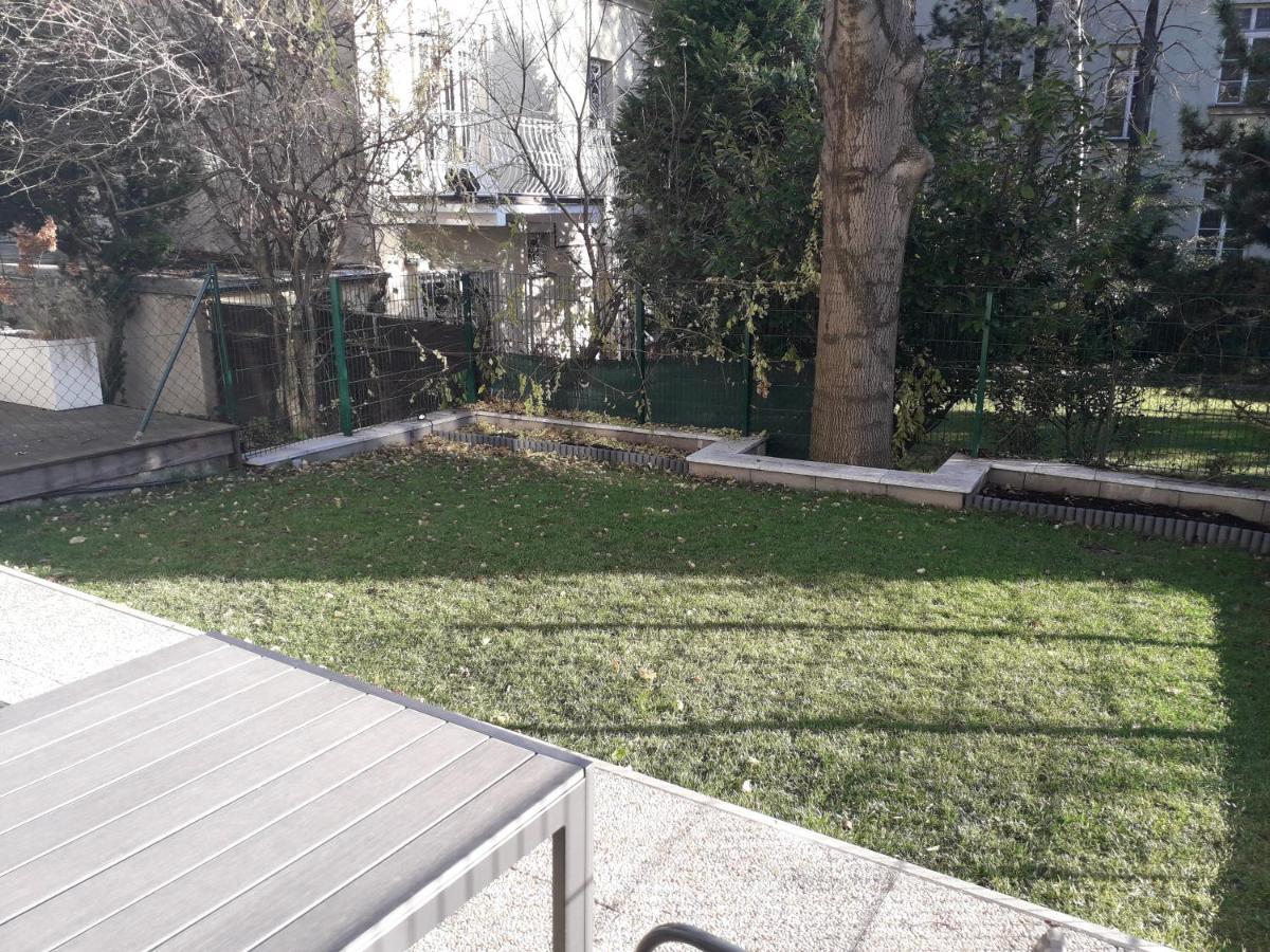 Apartamento Cosy Flat In The Quiet Area With Own Garden, Free Parking And Direct Public Transport Link To The Centre Viena Exterior foto