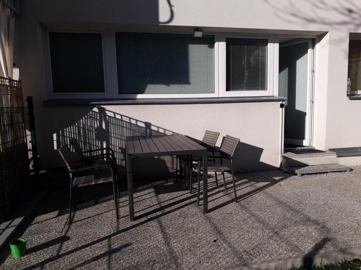 Apartamento Cosy Flat In The Quiet Area With Own Garden, Free Parking And Direct Public Transport Link To The Centre Viena Exterior foto